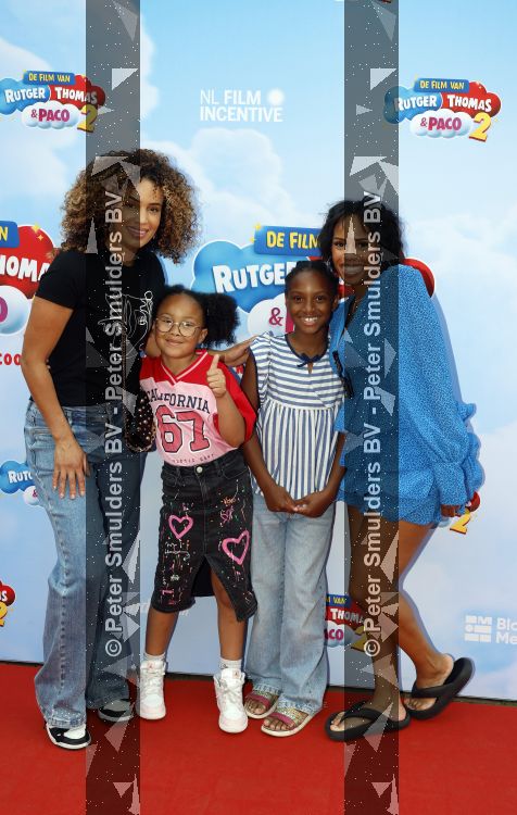 Amsterdam 31 mei 2026
Premiere Rutger Thomas en Paco 2 in Pathe Arena . Sharon Doorson met dochter