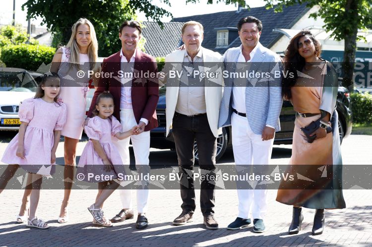 Blaricum / Amstelveen 28 mei 2026
Oger Lusink en zijn vrouw Ellen trouwen in het gemeentehuis van Blaricum en daarna hebben ze een lunch bij restaurant Aan de Poel . Sophie v Vliet met dochters  partner  Martijn Lusink  Sander Lusink Oos Kesbeke en zijn vrouw 