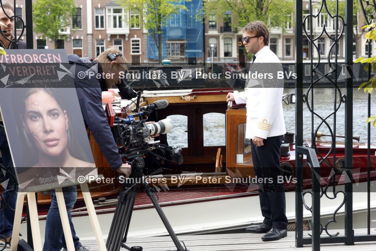 Amsterdam 18 mei 2026
Stephanie Tency in het Amstelhotel . Ze vertrekken daarna met aantal gasten met boot om half jaar van haar boek te vieren 