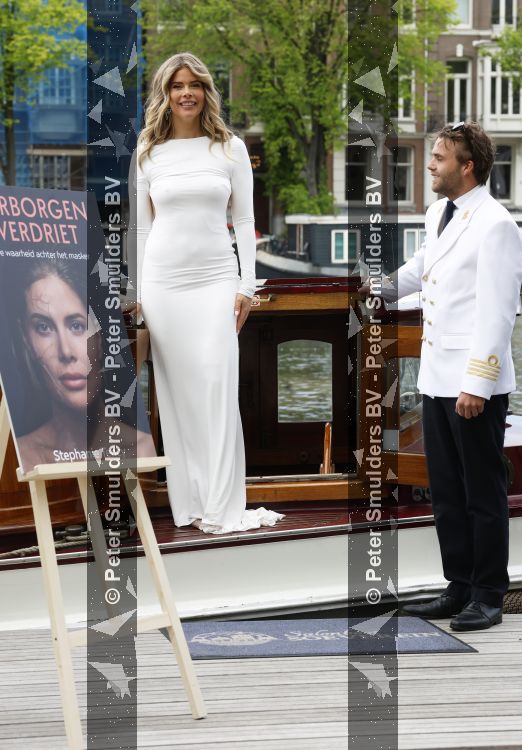 Amsterdam 18 mei 2026
Stephanie Tency in het Amstelhotel . Ze vertrekken daarna met aantal gasten met boot om half jaar van haar boek te vieren 