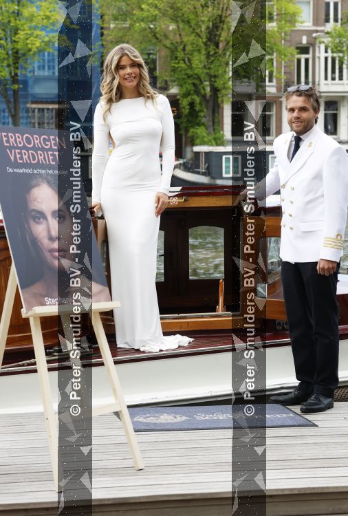 Amsterdam 18 mei 2026
Stephanie Tency in het Amstelhotel . Ze vertrekken daarna met aantal gasten met boot om half jaar van haar boek te vieren 