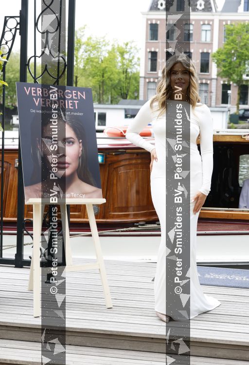Amsterdam 18 mei 2026
Stephanie Tency in het Amstelhotel . Ze vertrekken daarna met aantal gasten met boot om half jaar van haar boek te vieren 