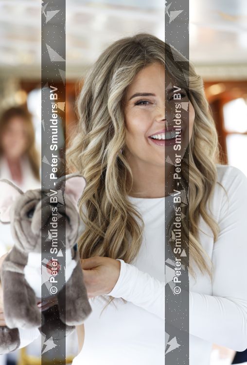 Amsterdam 18 mei 2026
Stephanie Tency in het Amstelhotel . Ze vertrekken daarna met aantal gasten met boot om half jaar van haar boek te vieren 