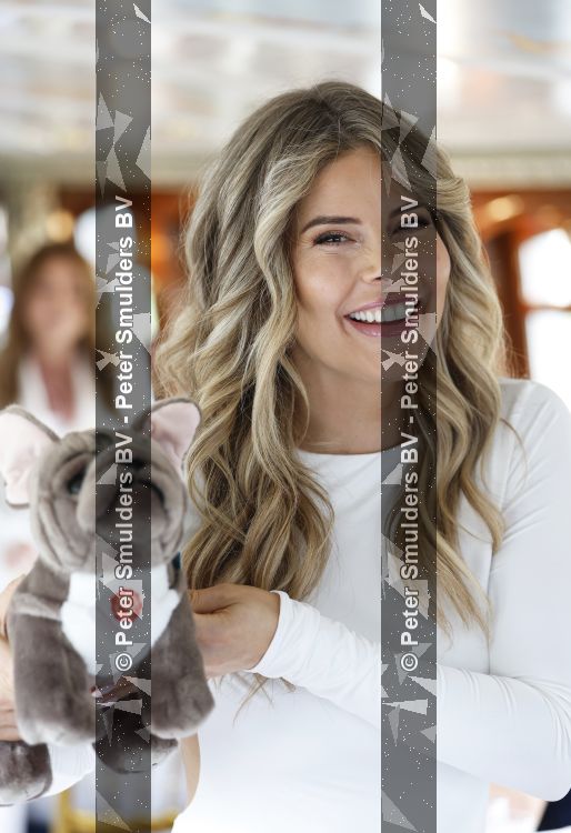 Amsterdam 18 mei 2026
Stephanie Tency in het Amstelhotel . Ze vertrekken daarna met aantal gasten met boot om half jaar van haar boek te vieren 