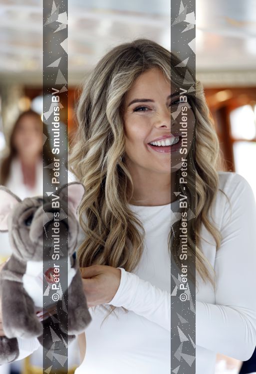 Amsterdam 18 mei 2026
Stephanie Tency in het Amstelhotel . Ze vertrekken daarna met aantal gasten met boot om half jaar van haar boek te vieren 