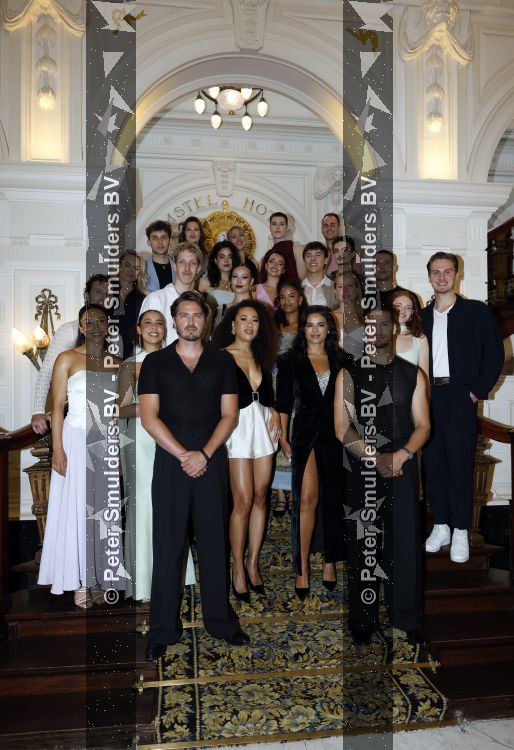 Amsterdam 7 juli 2026
Presentatie cast The Bodyguard met in de hoofdrollen Gaia Aikman Dorian Bindels Juvat Westendorp en Numidia . Albert Verlinde is een van de producenten . Presentatie was in het Amstel Hotel.