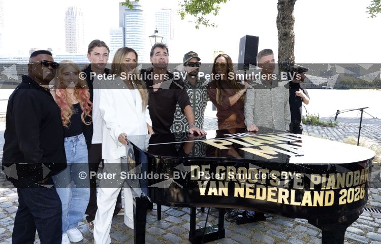 Rotterdam 1 juli 2026
Presentatie de pianoman van Jeroen v d Boom . Gastoptredens zijn er van Mart Hoogkamer Glennis Grace Waylon Luuk v d Boom Kimberly Fransens en Sezina Kelsey