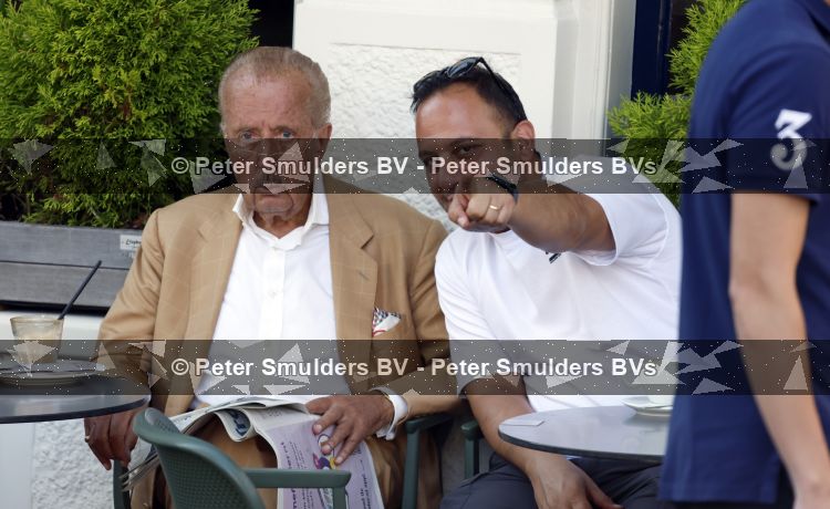 Amsterdam 9 juli 2026
Theo Hiddema op terras in het centrum van Amsterdam .
