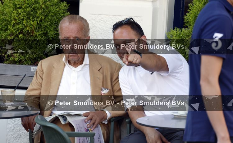 Amsterdam 9 juli 2026
Theo Hiddema op terras in het centrum van Amsterdam .