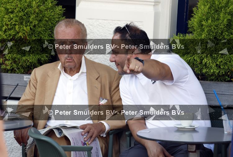 Amsterdam 9 juli 2026
Theo Hiddema op terras in het centrum van Amsterdam .