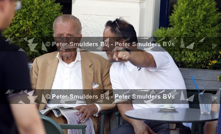 Amsterdam 9 juli 2026
Theo Hiddema op terras in het centrum van Amsterdam .
