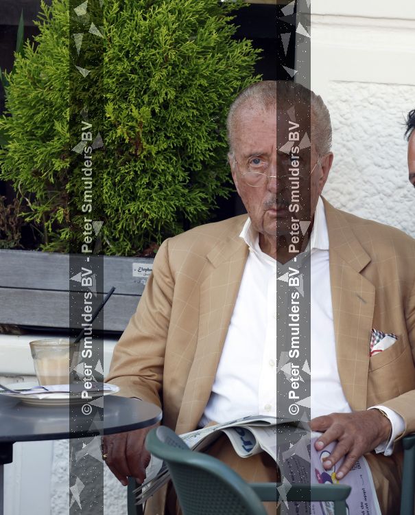 Amsterdam 9 juli 2026
Theo Hiddema op terras in het centrum van Amsterdam .