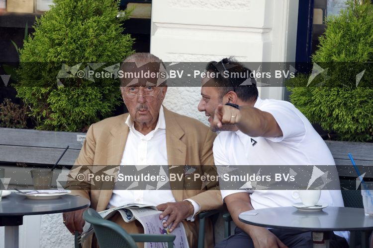 Amsterdam 9 juli 2026
Theo Hiddema op terras in het centrum van Amsterdam .