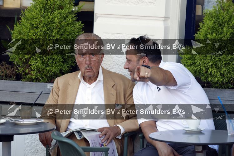 Amsterdam 9 juli 2026
Theo Hiddema op terras in het centrum van Amsterdam .