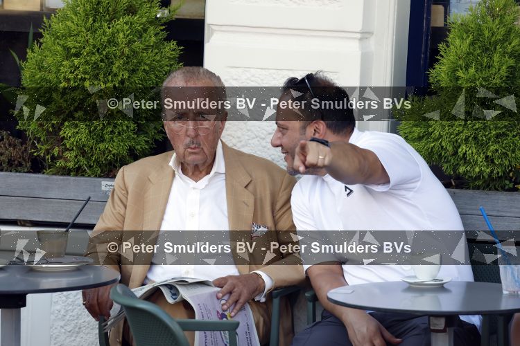 Amsterdam 9 juli 2026
Theo Hiddema op terras in het centrum van Amsterdam .