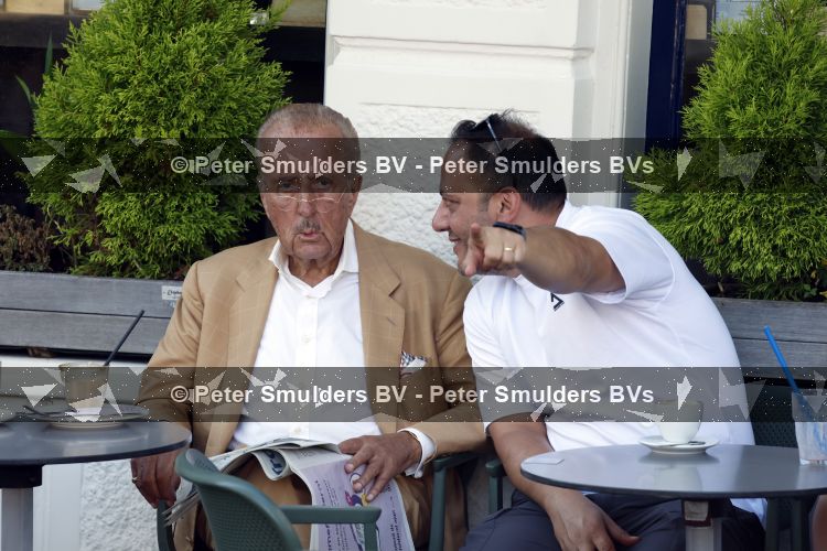 Amsterdam 9 juli 2026
Theo Hiddema op terras in het centrum van Amsterdam .