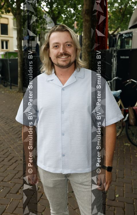 Zwolle 8 juli 2026
Muziekfeest op het Plein.  Thomas Karst ( zoon Rene Karst ) kwam met zijn moeder Wendy Karst 