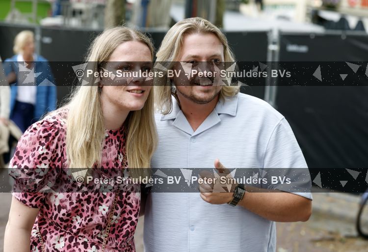 Zwolle 8 juli 2026
Muziekfeest op het Plein.  Thomas Karst ( zoon Rene Karst ) kwam met zijn moeder Wendy Karst 
