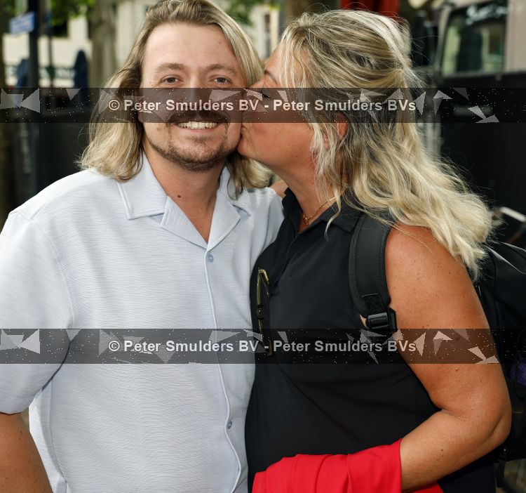 Zwolle 8 juli 2026
Muziekfeest op het Plein.  Thomas Karst ( zoon Rene Karst ) kwam met zijn moeder Wendy Karst 