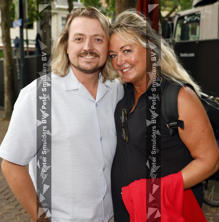Zwolle 8 juli 2026
Muziekfeest op het Plein.  Thomas Karst ( zoon Rene Karst ) kwam met zijn moeder Wendy Karst 