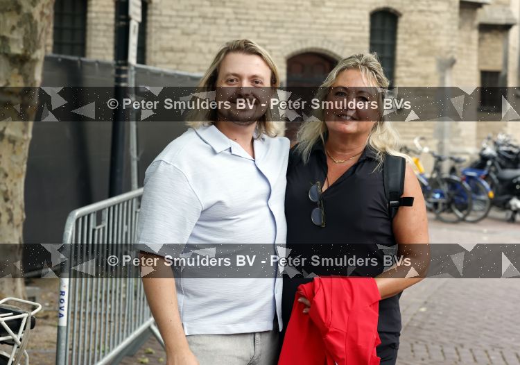 Zwolle 8 juli 2026
Muziekfeest op het Plein.  Thomas Karst ( zoon Rene Karst ) kwam met zijn moeder Wendy Karst 