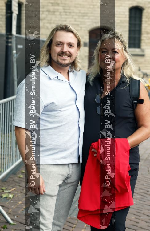 Zwolle 8 juli 2026
Muziekfeest op het Plein.  Thomas Karst ( zoon Rene Karst ) kwam met zijn moeder Wendy Karst 