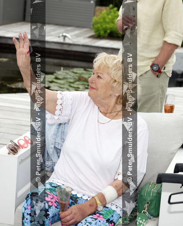 Loosdrecht 29 mei 2026
Eddy Ouwens viert zijn 80e verjaardag met een boottocht en een borrel bij Lakeside cafe .