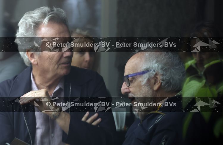 Amsterdam 27 juli 2026
Tom Egbers met een kennis op terras bij Wildschut in Amsterdam zuid