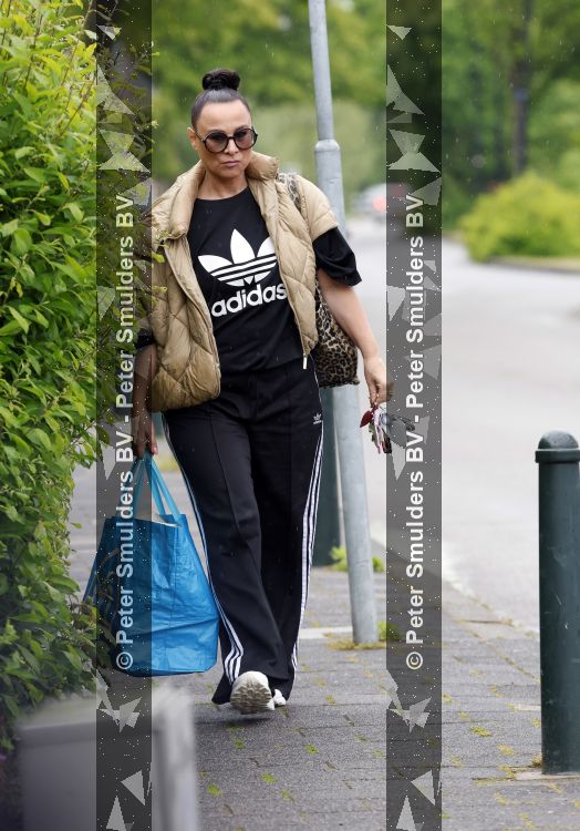 Abcoude 19 mei 2026
Trijntje Oosterhuis doet boodschappen in Abcoude 