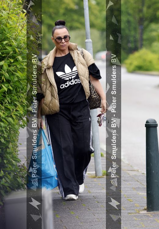Abcoude 19 mei 2026
Trijntje Oosterhuis doet boodschappen in Abcoude 