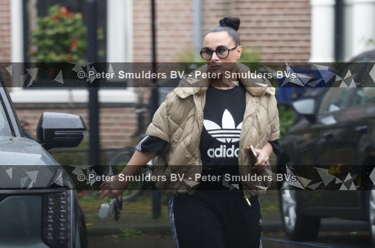 Abcoude 19 mei 2026
Trijntje Oosterhuis doet boodschappen in Abcoude 