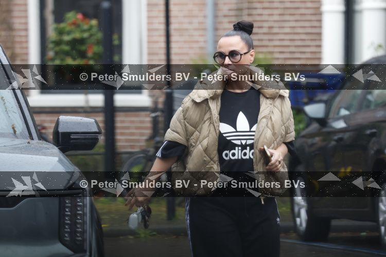 Abcoude 19 mei 2026
Trijntje Oosterhuis doet boodschappen in Abcoude 