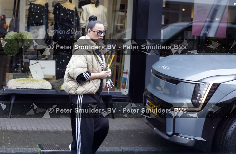 Abcoude 19 mei 2026
Trijntje Oosterhuis doet boodschappen in Abcoude 