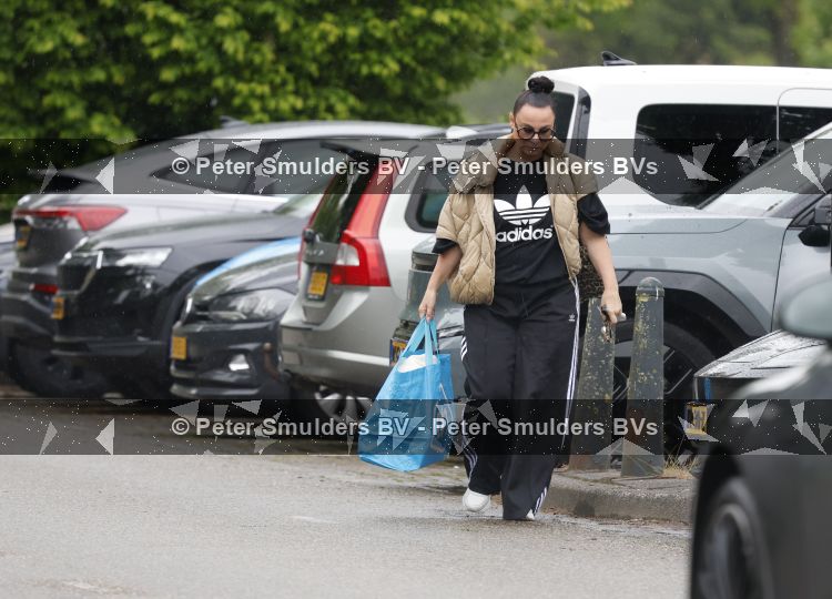 Abcoude 19 mei 2026
Trijntje Oosterhuis doet boodschappen in Abcoude 