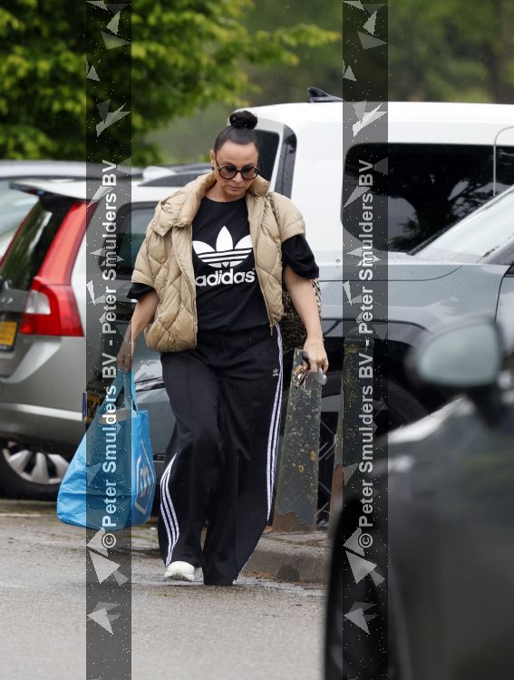 Abcoude 19 mei 2026
Trijntje Oosterhuis doet boodschappen in Abcoude 