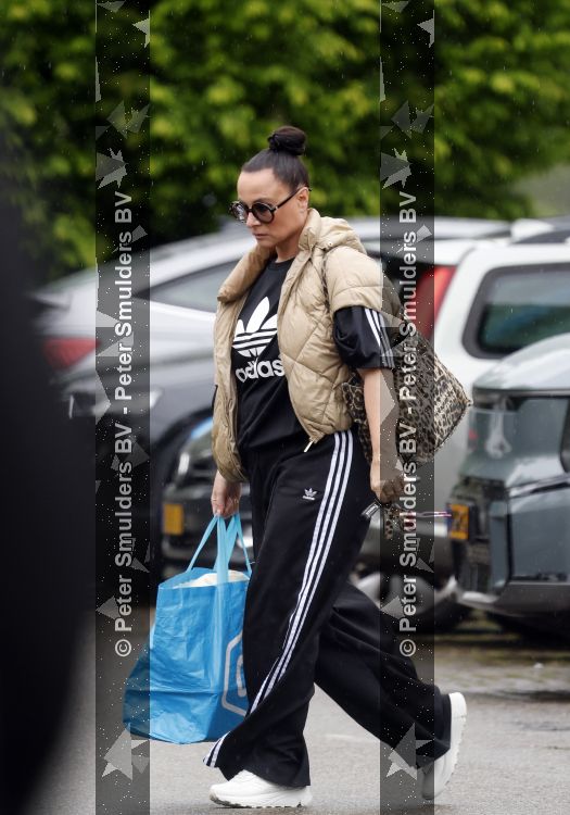 Abcoude 19 mei 2026
Trijntje Oosterhuis doet boodschappen in Abcoude 