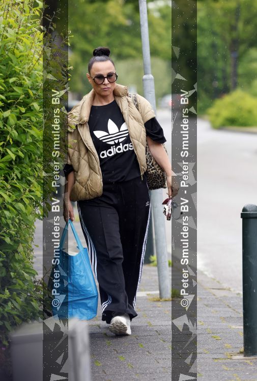 Abcoude 19 mei 2026
Trijntje Oosterhuis doet boodschappen in Abcoude 