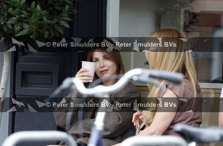 Amsterdam 27 juli 2026
Victoria Koblenko drinkt met een vriendin een koffietje in Amsterdam zuid.