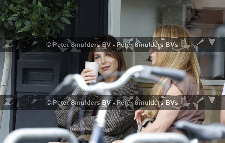 Amsterdam 27 juli 2026
Victoria Koblenko drinkt met een vriendin een koffietje in Amsterdam zuid.