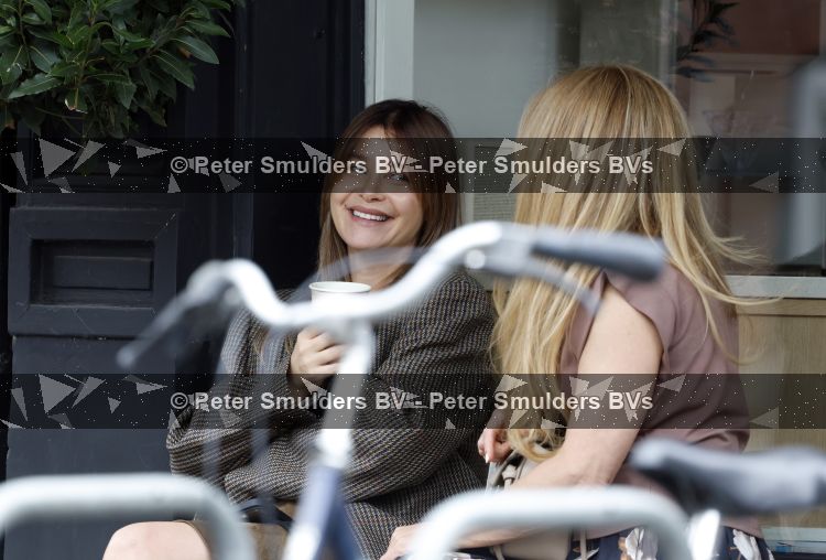 Amsterdam 27 juli 2026
Victoria Koblenko drinkt met een vriendin een koffietje in Amsterdam zuid.