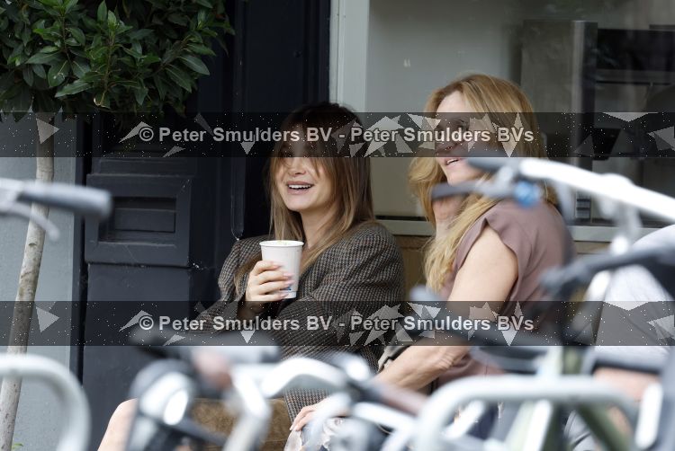 Amsterdam 27 juli 2026
Victoria Koblenko drinkt met een vriendin een koffietje in Amsterdam zuid.