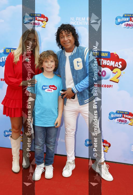 Amsterdam 31 mei 2026
Premiere Rutger Thomas en Paco 2 in Pathe Arena . Vinzzent met vrouw en zoon