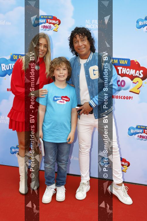 Amsterdam 31 mei 2026
Premiere Rutger Thomas en Paco 2 in Pathe Arena . Vinzzent met vrouw en zoon