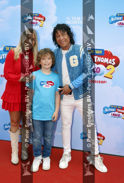 Amsterdam 31 mei 2026
Premiere Rutger Thomas en Paco 2 in Pathe Arena . Vinzzent met vrouw en zoon