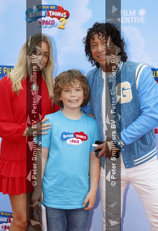 Amsterdam 31 mei 2026
Premiere Rutger Thomas en Paco 2 in Pathe Arena . Vinzzent met vrouw en zoon