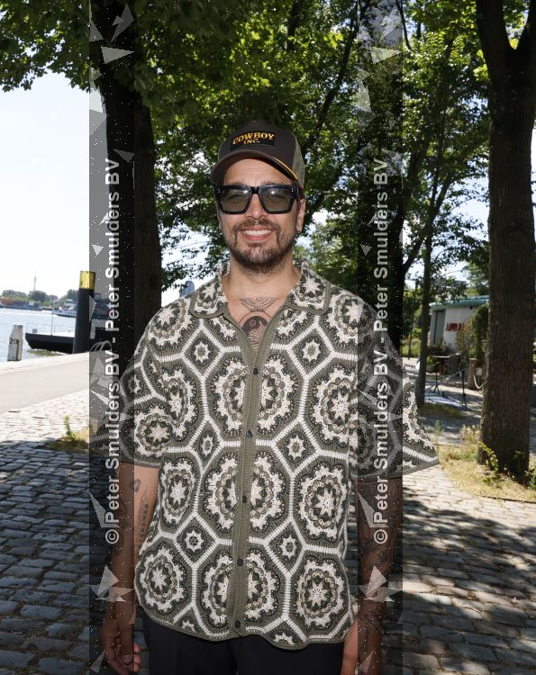 Rotterdam 1 juli 2026
Presentatie de pianoman van Jeroen v d Boom . Gastoptredens zijn er van Mart Hoogkamer Glennis Grace Waylon Luuk v d Boom Kimberly Fransens en Sezina Kelsey