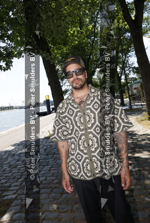 Rotterdam 1 juli 2026
Presentatie de pianoman van Jeroen v d Boom . Gastoptredens zijn er van Mart Hoogkamer Glennis Grace Waylon Luuk v d Boom Kimberly Fransens en Sezina Kelsey