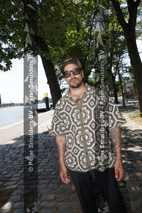 Rotterdam 1 juli 2026
Presentatie de pianoman van Jeroen v d Boom . Gastoptredens zijn er van Mart Hoogkamer Glennis Grace Waylon Luuk v d Boom Kimberly Fransens en Sezina Kelsey