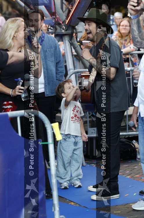 Zwolle 8 juli 2026
Muziekfeest op het Plein. Waylon met zoon