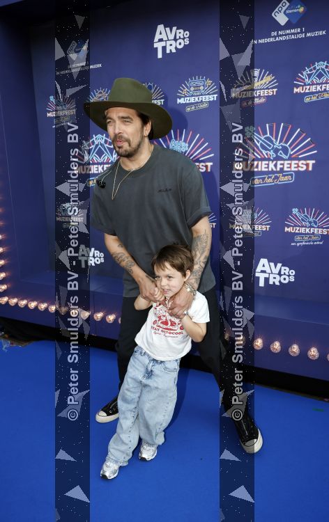 Zwolle, 8 Juli 2026
Muziekfeest Grote Markt
Waylon met zoontje